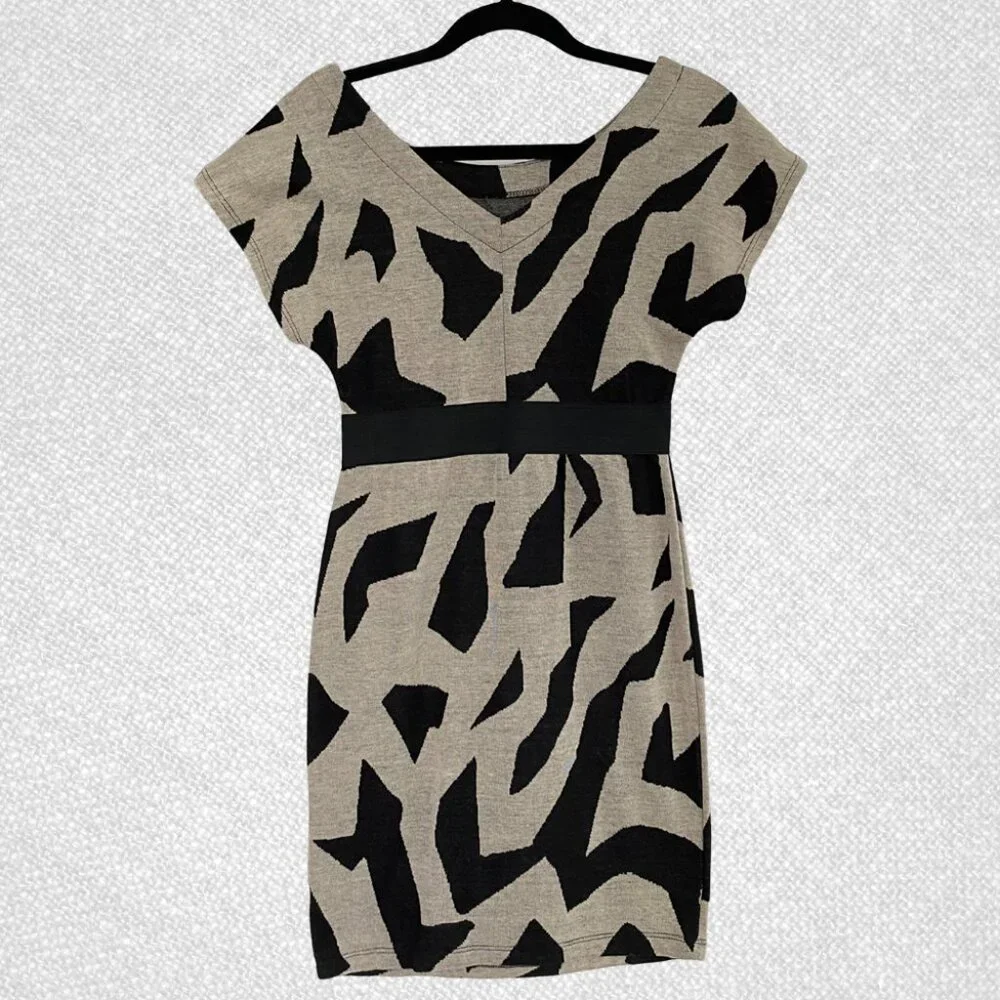 Forever 21 Gray Black Geometric Mini Dress Round Neck Elasticated Waist Size S - Picture 2 of 8